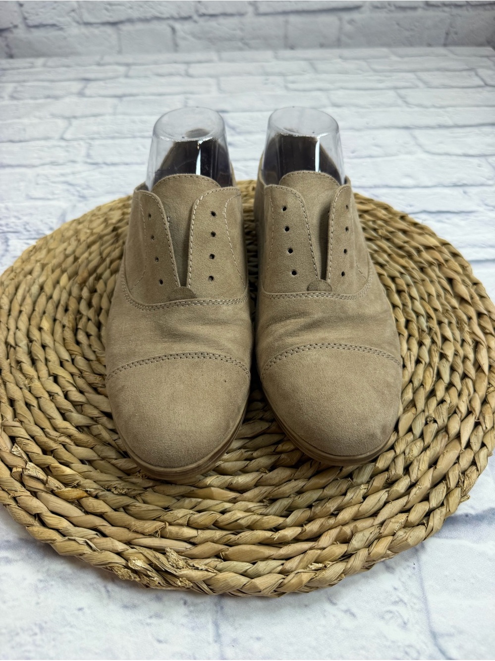 DV by Dolce Vita Taupe Suede “No Tie”  Slip-On  Oxford Loafers. Size 9.5